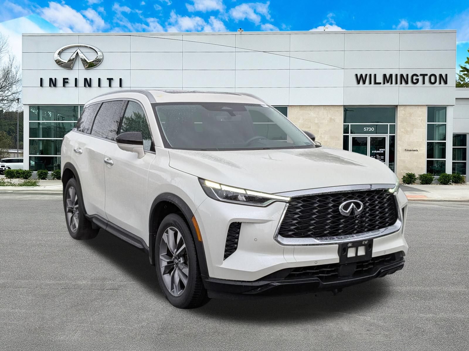 Used 2023 INFINITI QX60 Luxe w/ Cargo Package AWD/4WD image 1