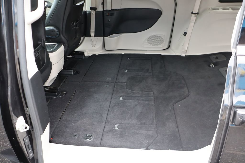 Used 2021 Chrysler Pacifica Touring-L w/ Uconnect Theater Family Group image 41