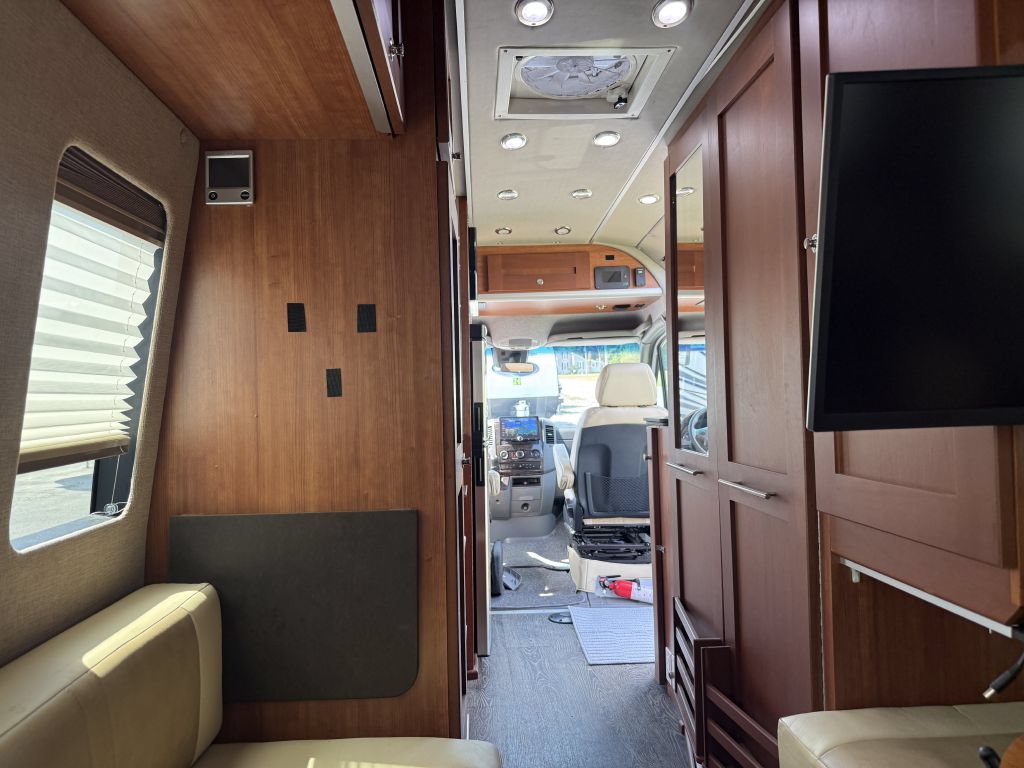 Used 2017 Mercedes-Benz Sprinter 3500 image 42