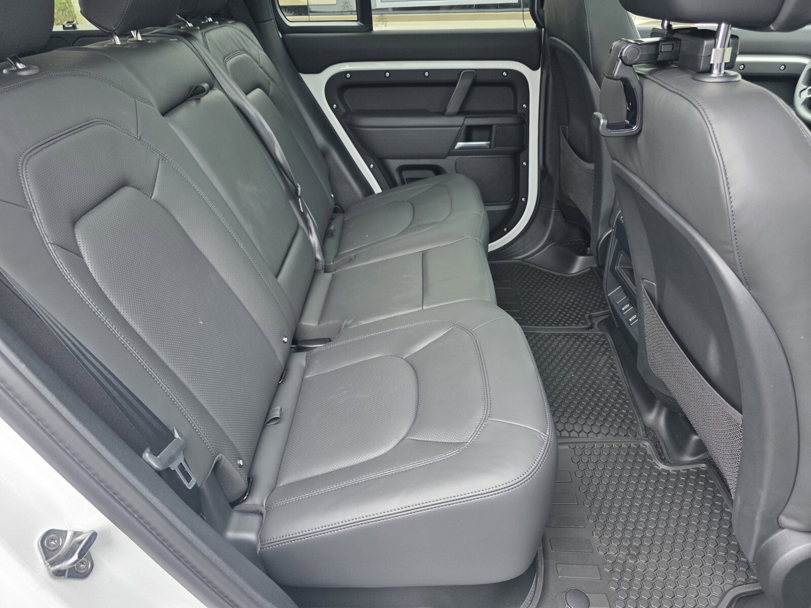 New 2026 Land Rover Defender 110 X-Dynamic SE image 5