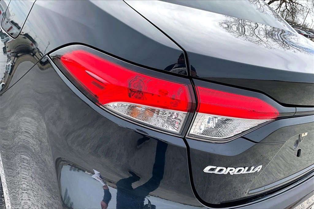 Used 2022 Toyota Corolla LE image 26