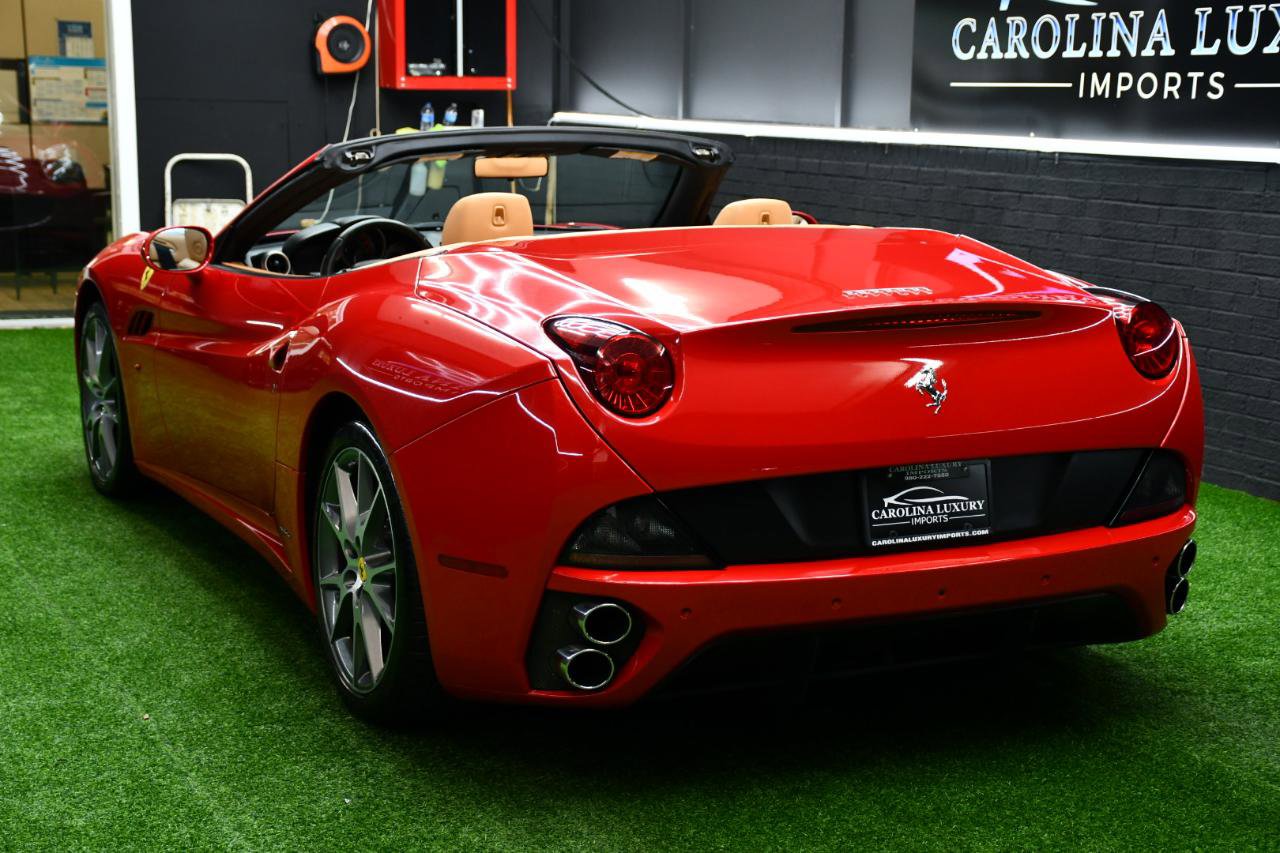 Used 2014 Ferrari California RWD image 9