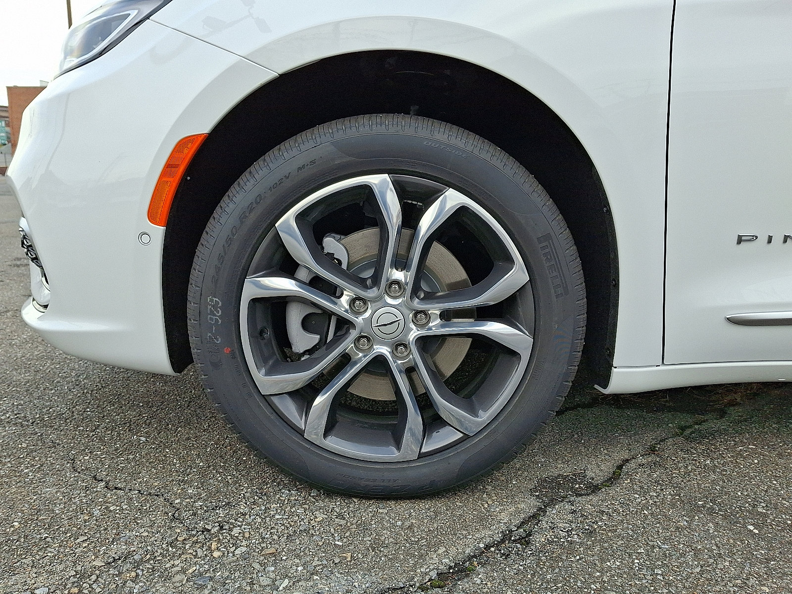 New 2026 Chrysler Pacifica Pinnacle image 4