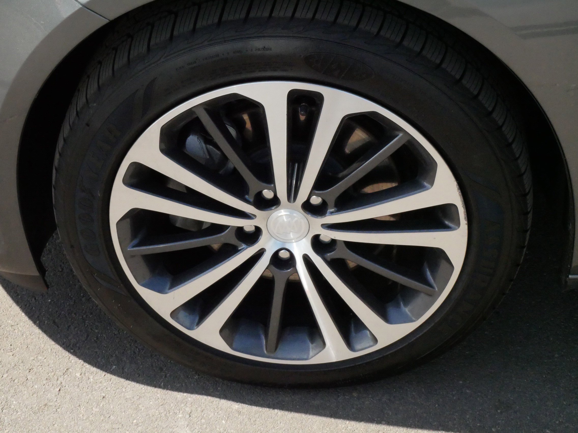 Used 2018 Buick Regal Essence w/ Driver Confidence Package #1 image 15