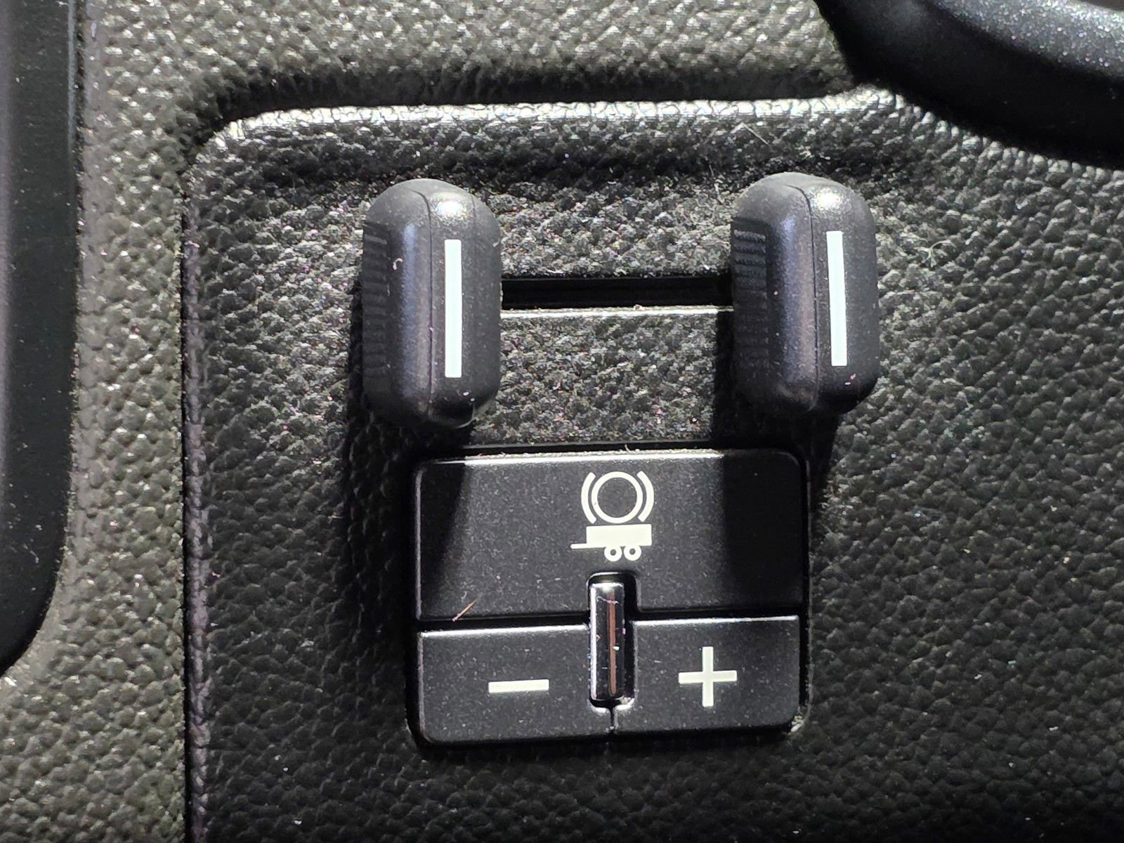 Used 2017 Chevrolet Colorado ZR2 image 33