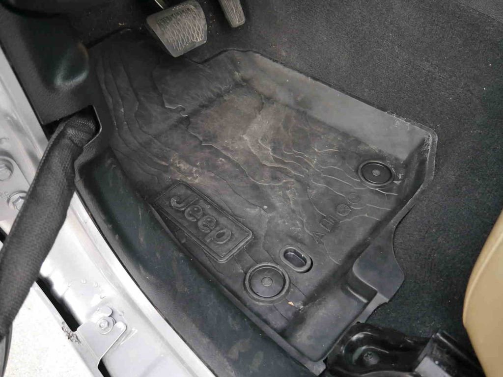 Used 2018 Jeep Wrangler Unlimited Rubicon w/ Dual Top Group image 28