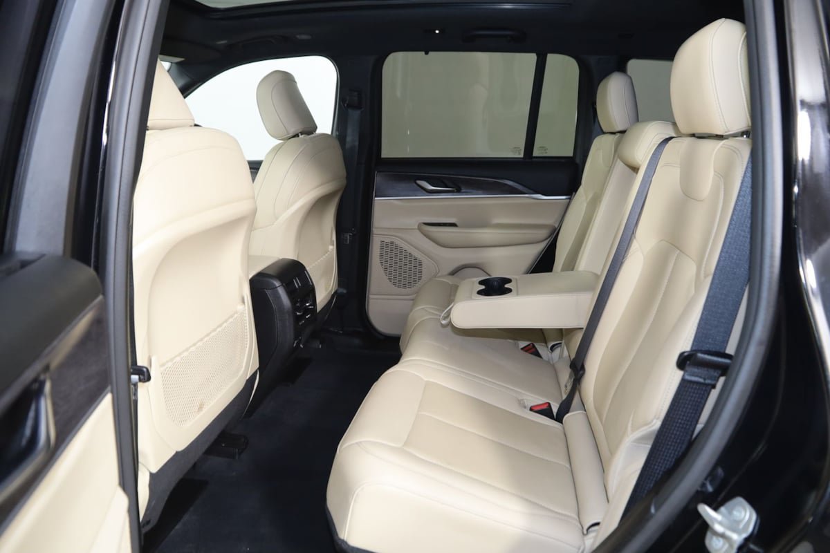 Used 2023 Jeep Grand Cherokee Limited w/ Luxury Tech Group II AWD/4WD image 47