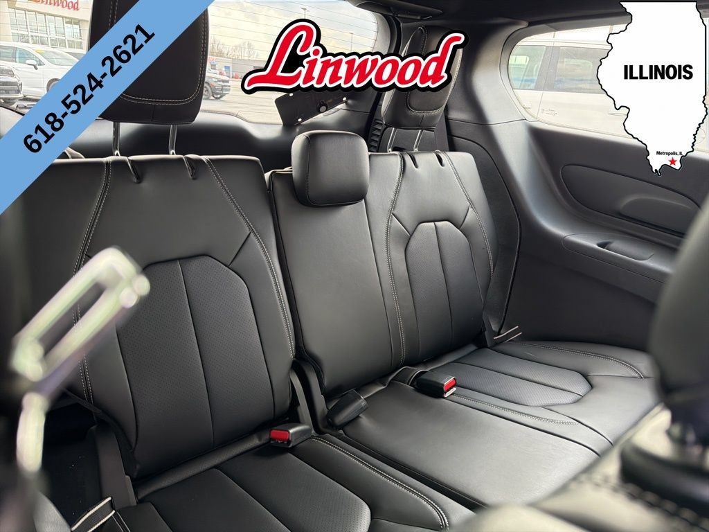 New 2026 Chrysler Pacifica Select FWD image 12