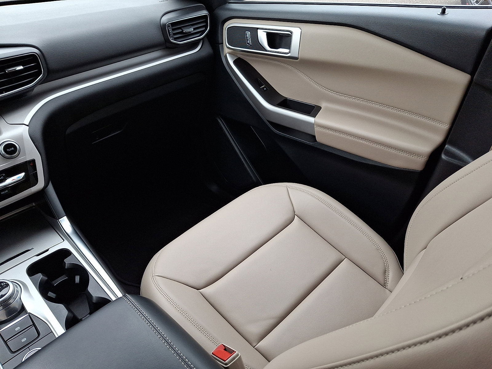 Certified 2023 Ford Explorer XLT w/ Equipment Group 202A image 16