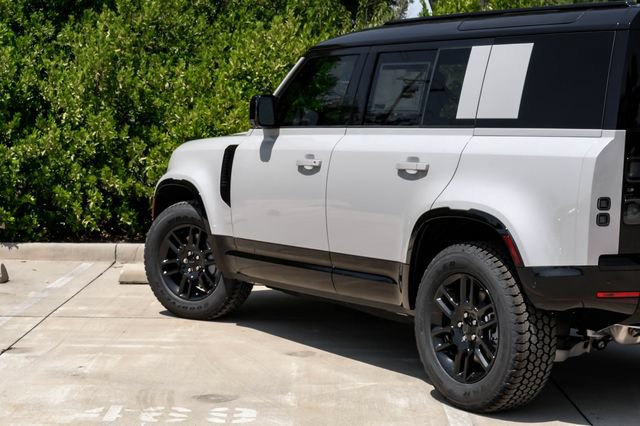 New 2026 Land Rover Defender 110 X-Dynamic SE AWD/4WD image 13
