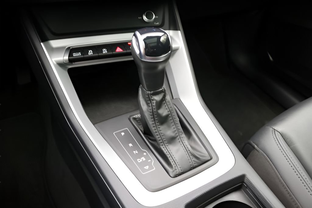 Used 2025 Audi Q3 2.0T Premium image 24