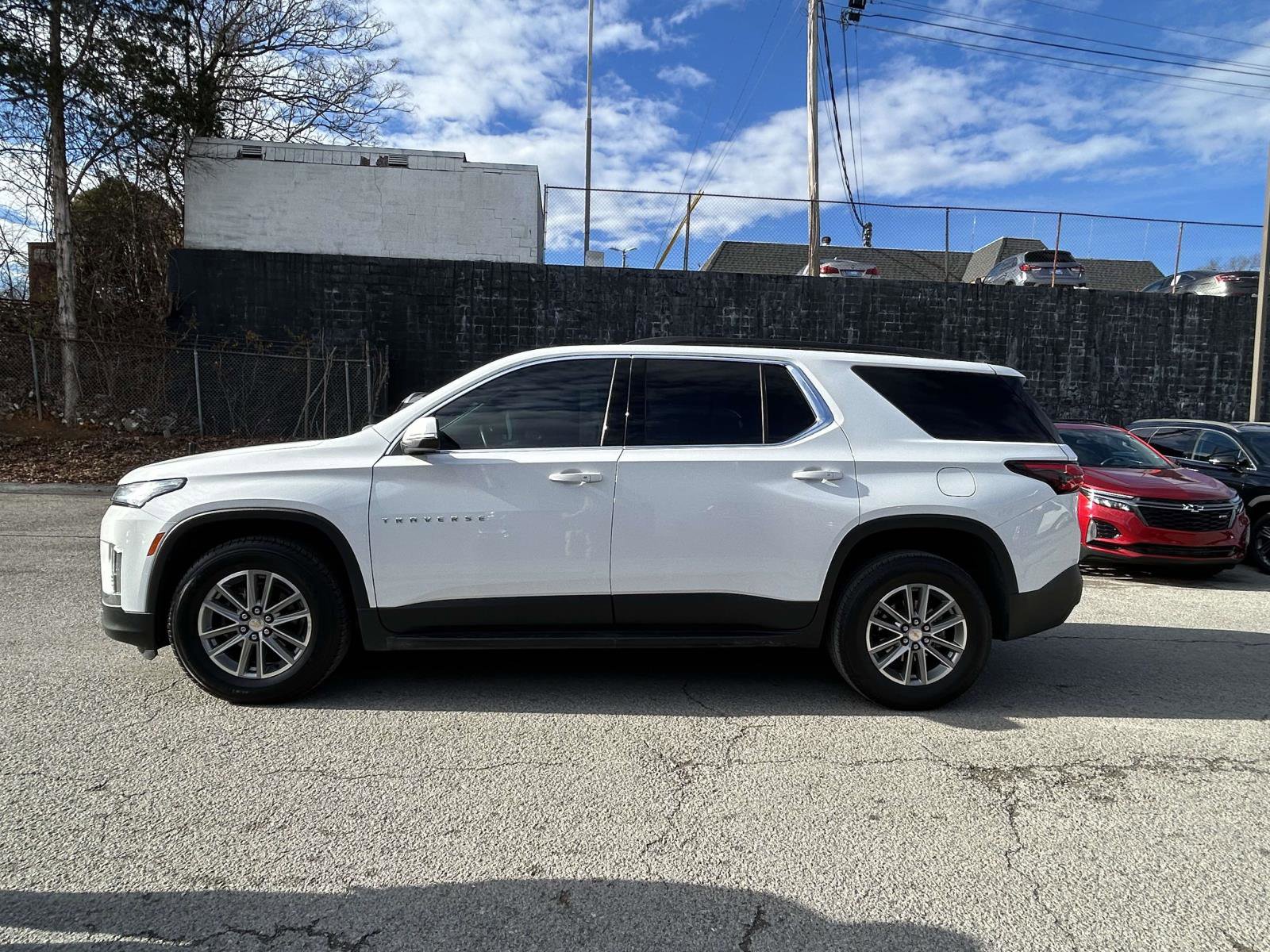 Used 2023 Chevrolet Traverse LT image 6
