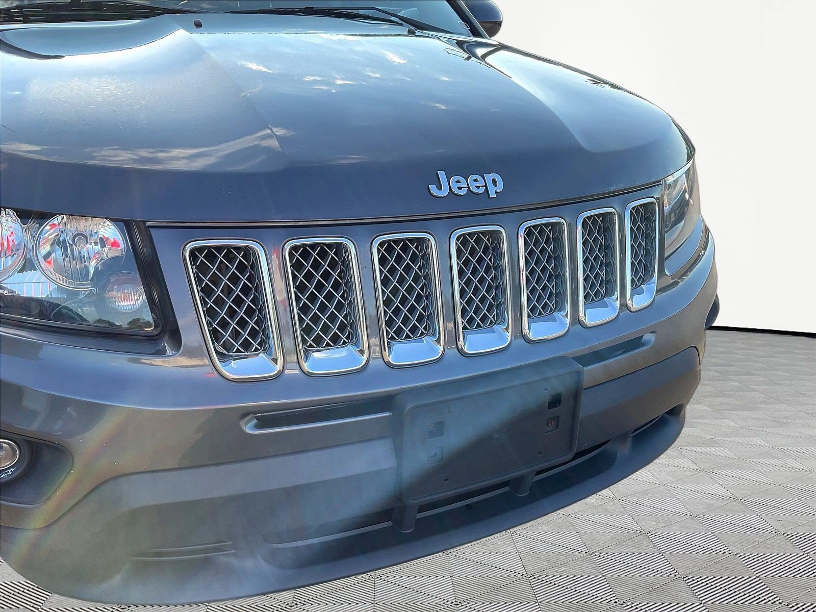 Used 2017 Jeep Compass Latitude AWD/4WD image 32
