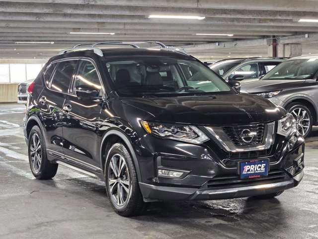 Used 2017 Nissan Rogue SL w/ SL Premium Package FWD image 3