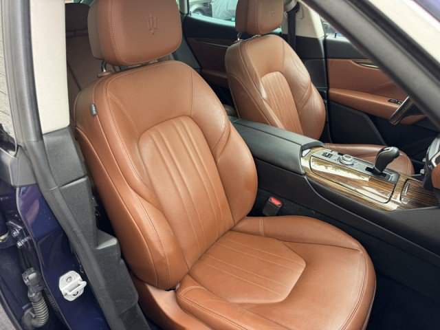 Used 2018 Maserati Levante AWD/4WD image 33