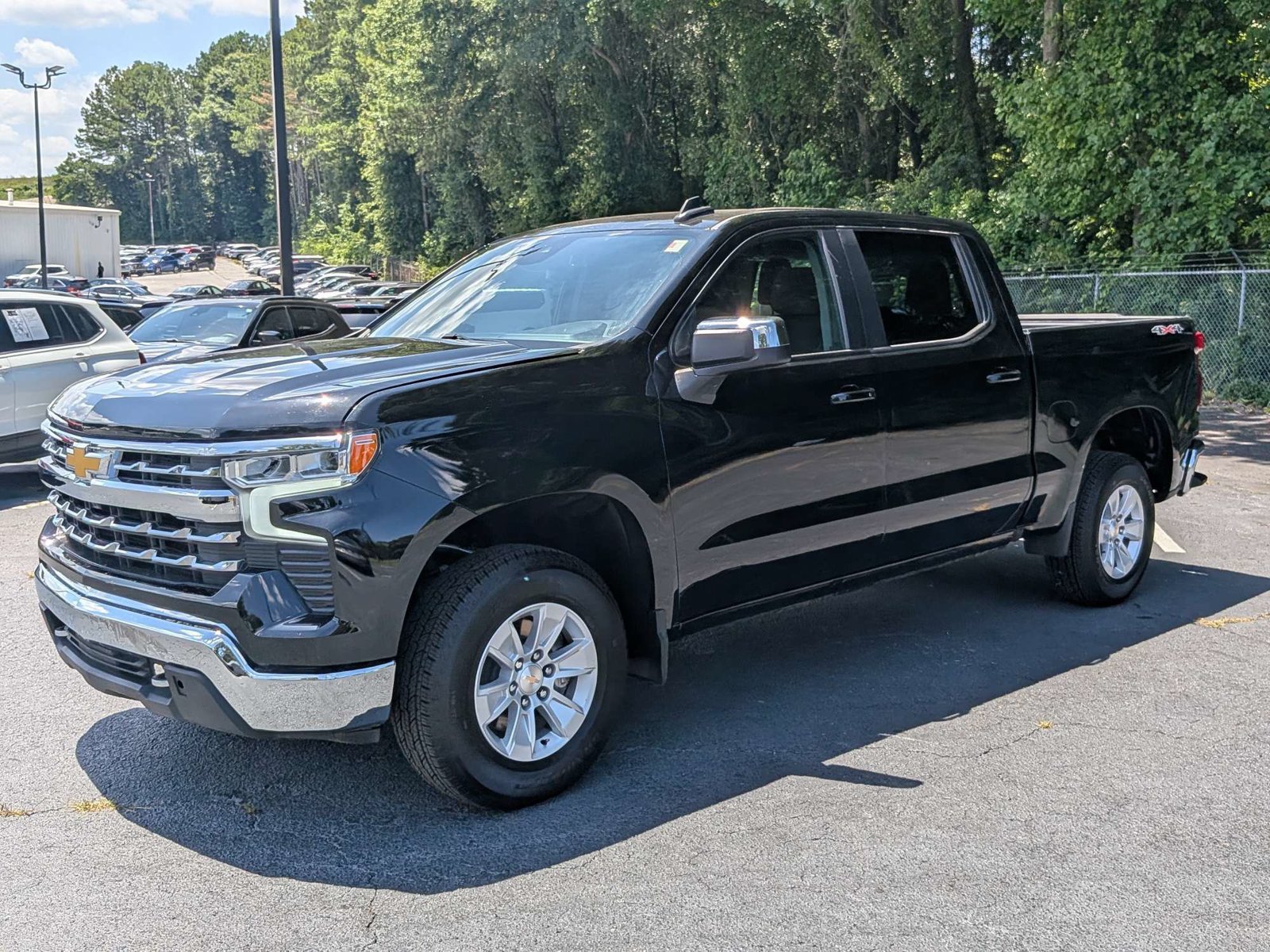 Used 2025 Chevrolet Silverado 1500 LT AWD/4WD image 8