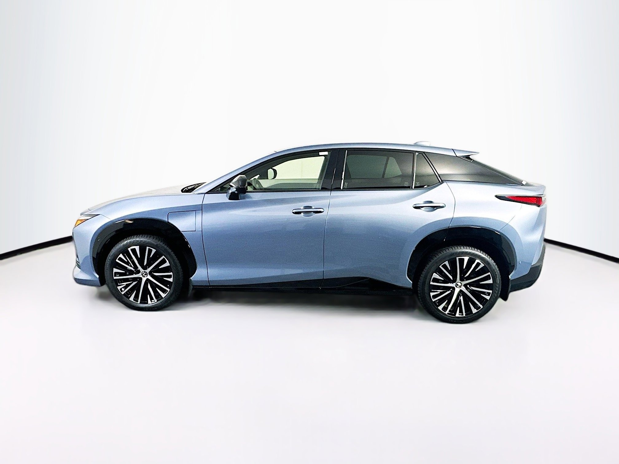 Used 2023 Lexus RZ 450e Premium w/ Technology Package image 4