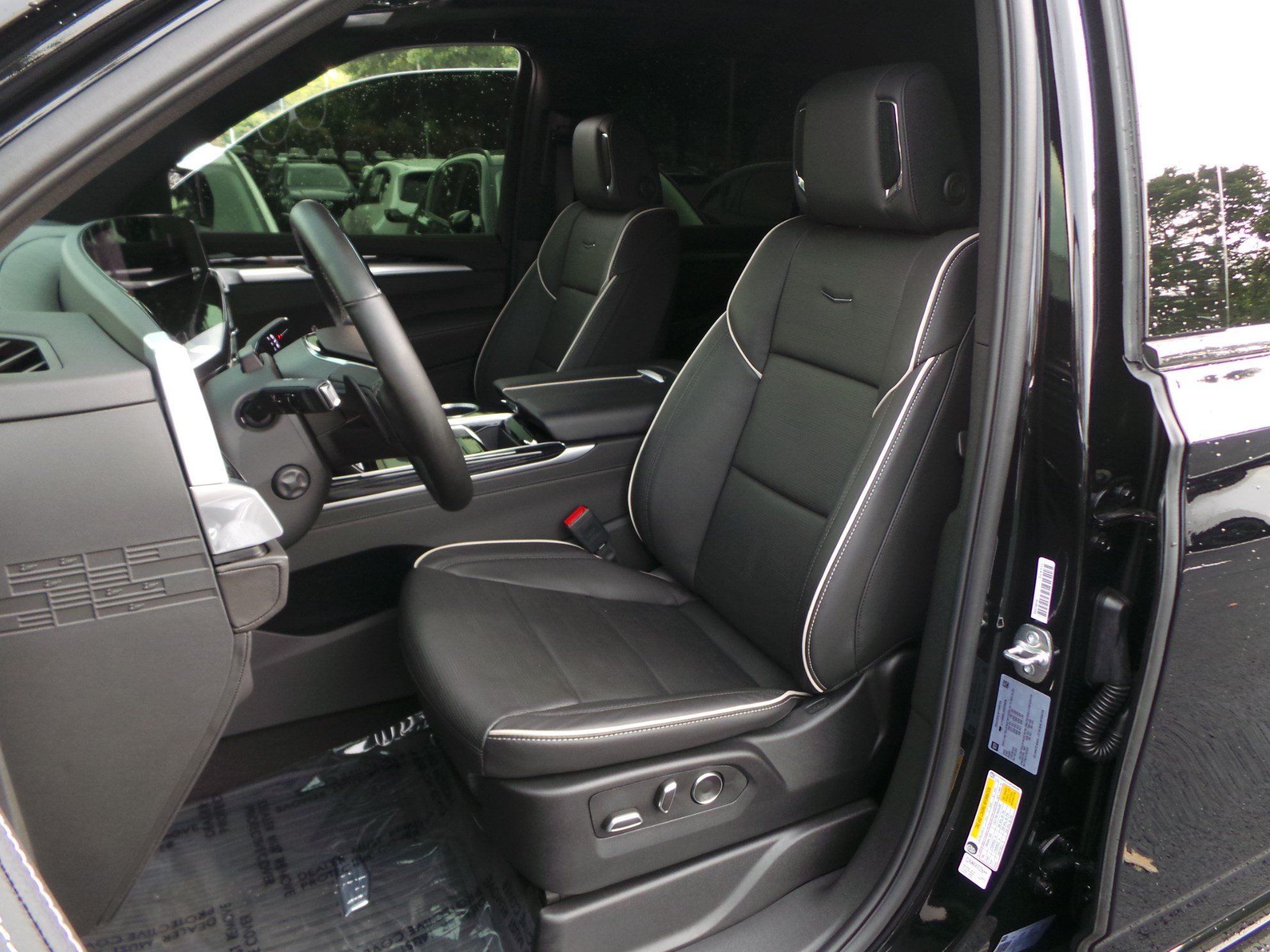 Used 2025 Cadillac Escalade ESV Sport AWD/4WD image 9