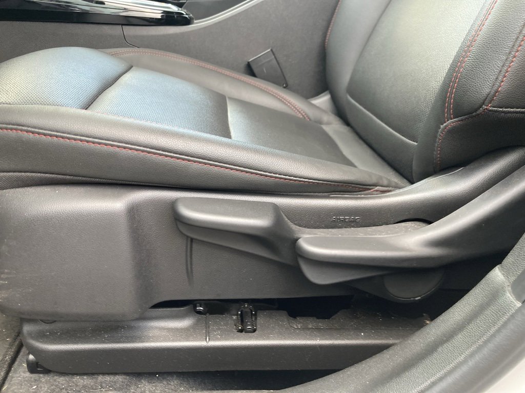 Used 2025 Chevrolet Trax RS w/ Sunroof Package image 11