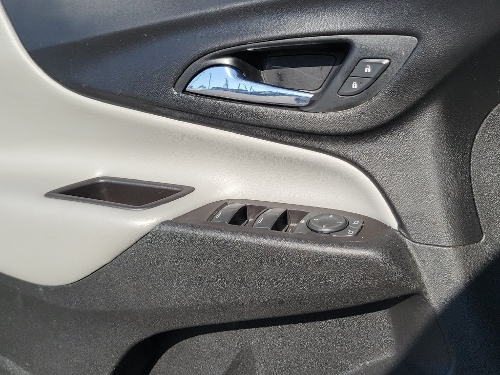 Used 2021 Chevrolet Equinox LS FWD image 13