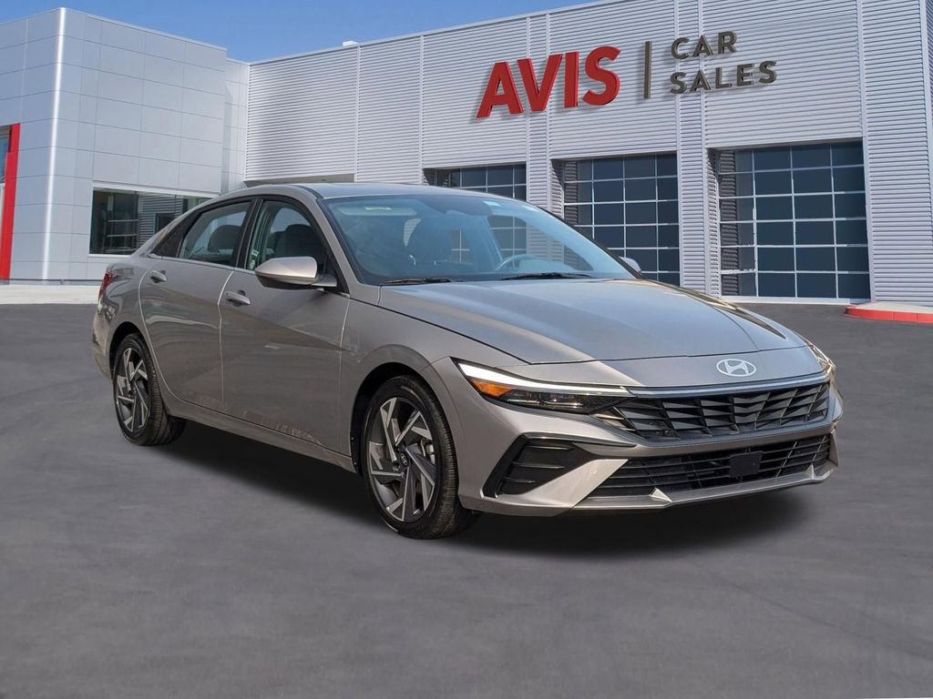Used 2025 Hyundai Elantra SEL FWD image 9