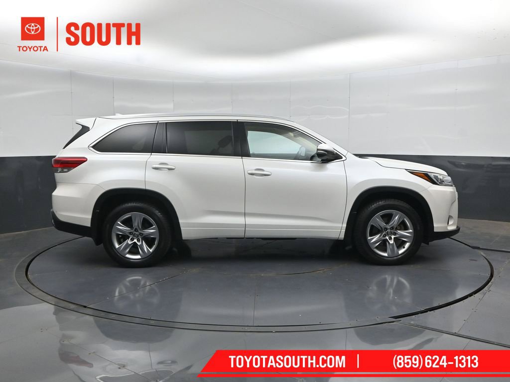 Used 2017 Toyota Highlander Limited AWD/4WD image 3