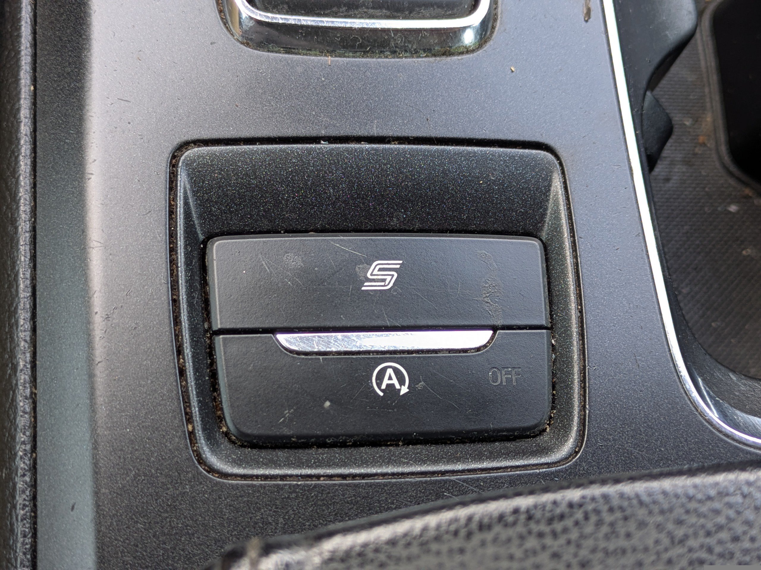 Used 2020 Ford Fusion SE FWD image 25