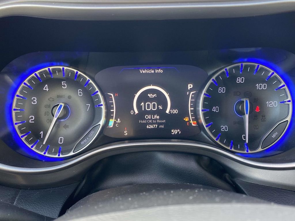 Used 2023 Chrysler Pacifica Touring-L image 24