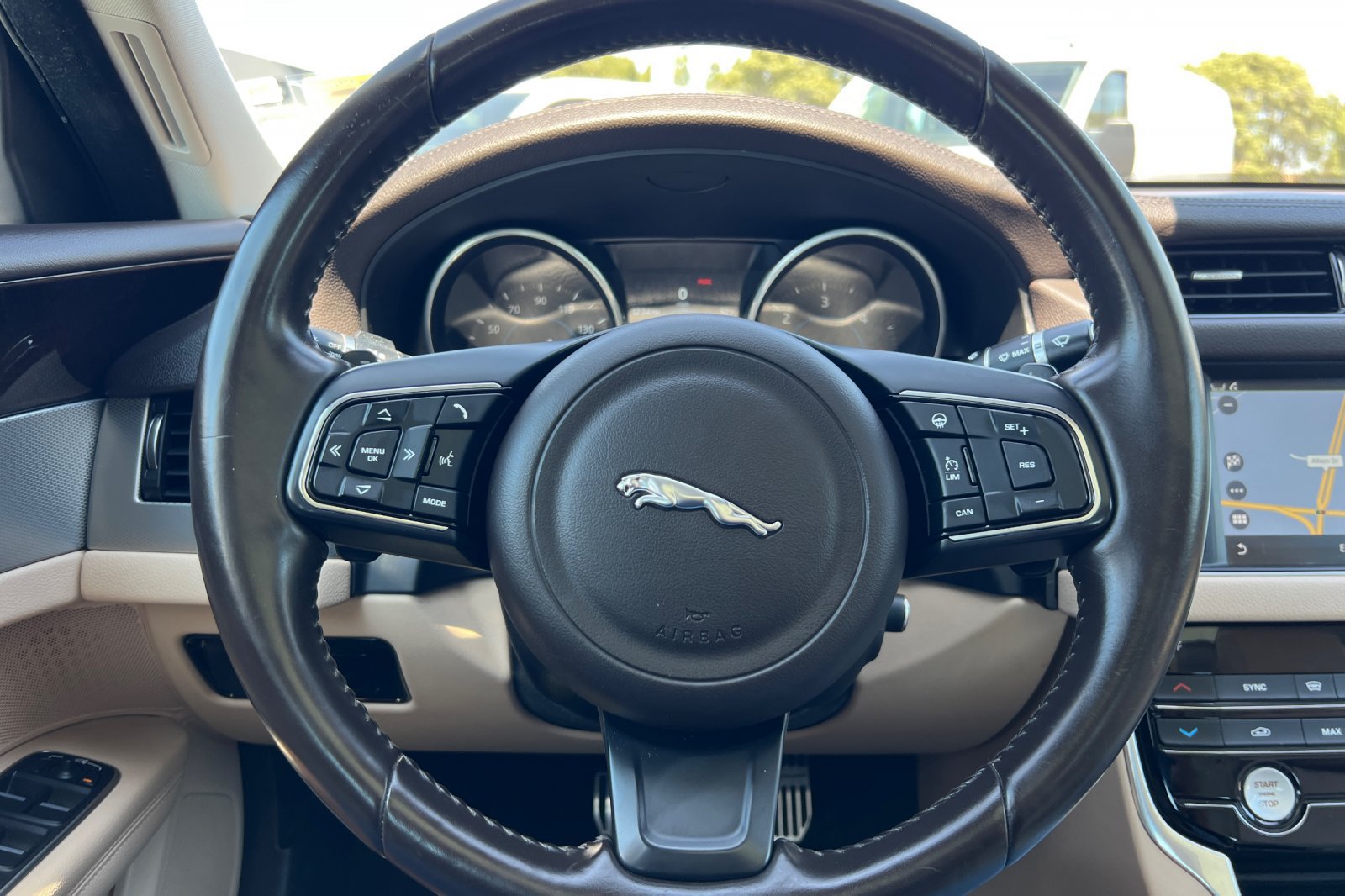 Used 2017 Jaguar XF Prestige RWD image 24