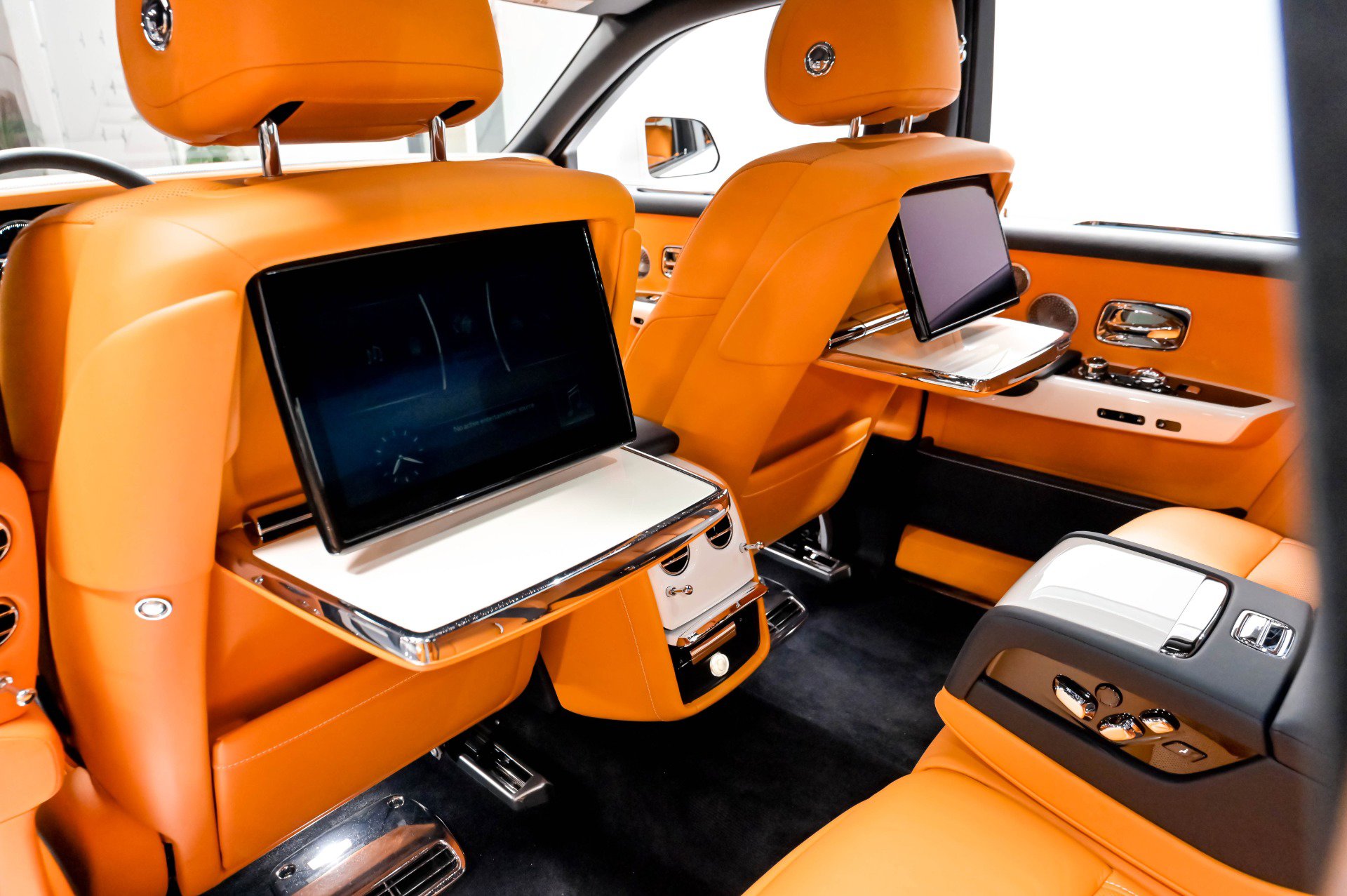 Used 2022 Rolls-Royce Phantom Sedan w/ The Phantom Package RWD image 48