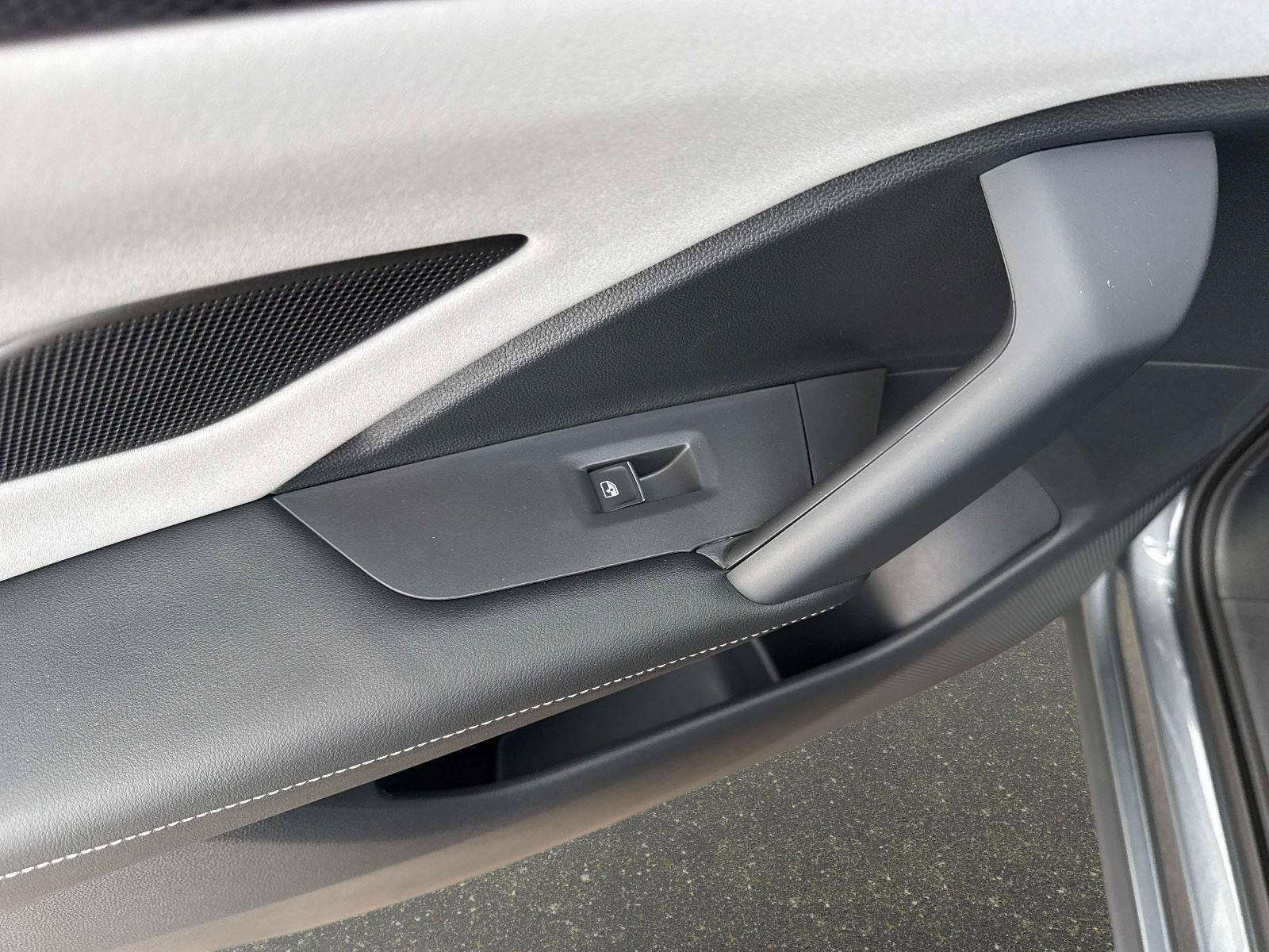 New 2026 Volkswagen Tiguan SE image 12