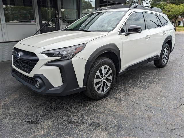 Used 2023 Subaru Outback Premium AWD/4WD image 1