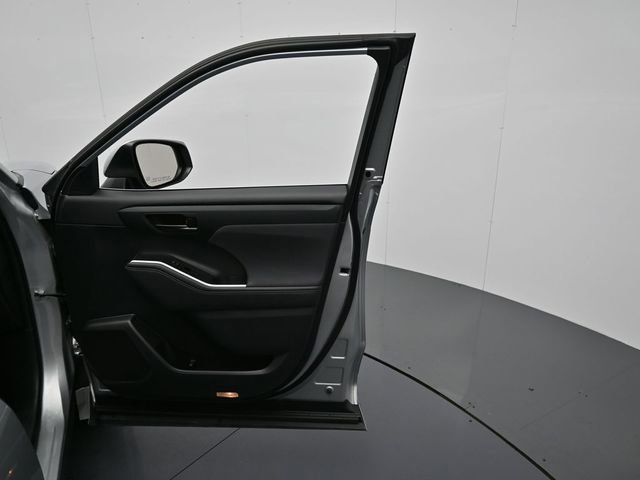 Used 2023 Toyota Highlander L image 30
