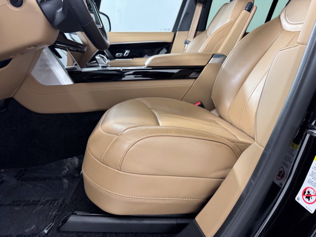 Used 2025 Land Rover Range Rover SE AWD/4WD image 15