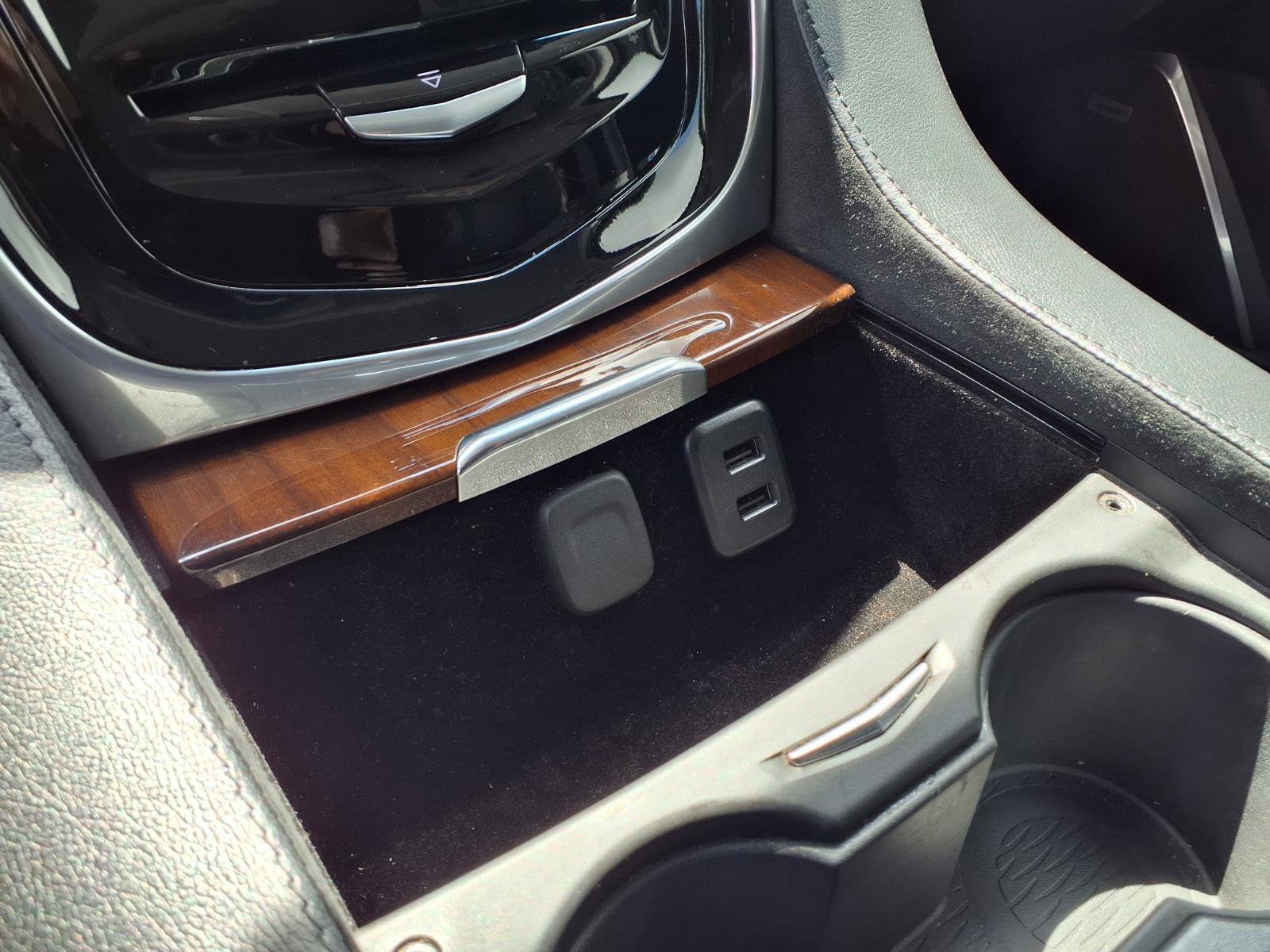 Used 2018 Cadillac Escalade Premium Luxury image 19