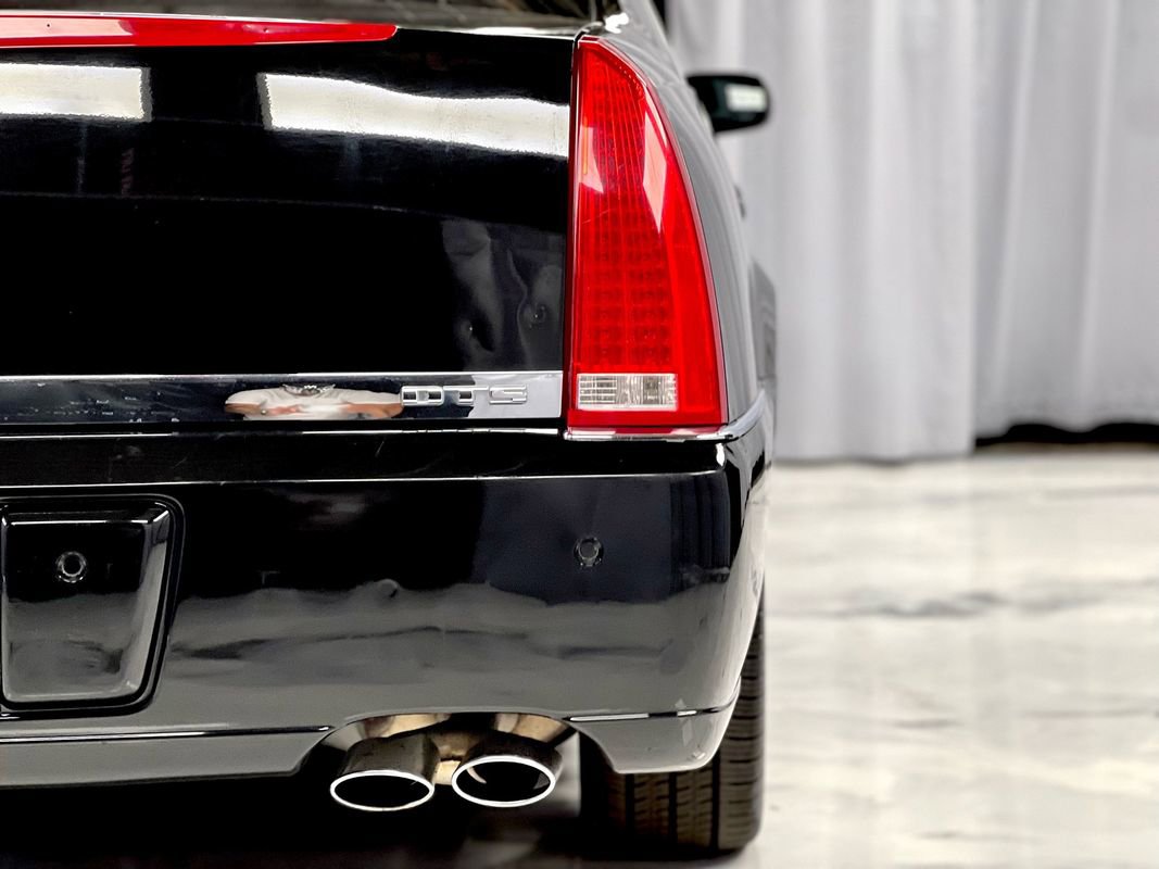 Used 2011 Cadillac DTS Platinum image 15