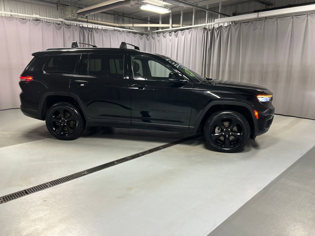 Used 2022 Jeep Grand Cherokee L Laredo image 8