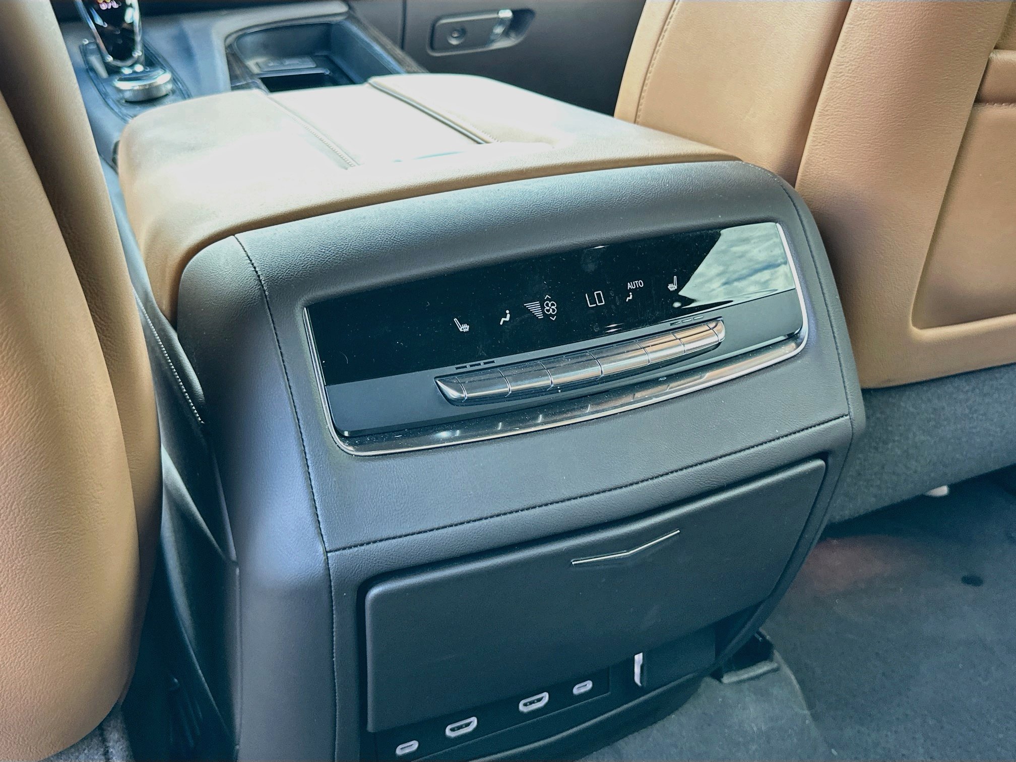 Used 2023 Cadillac Escalade ESV Premium Luxury w/ Performance Package AWD/4WD image 28