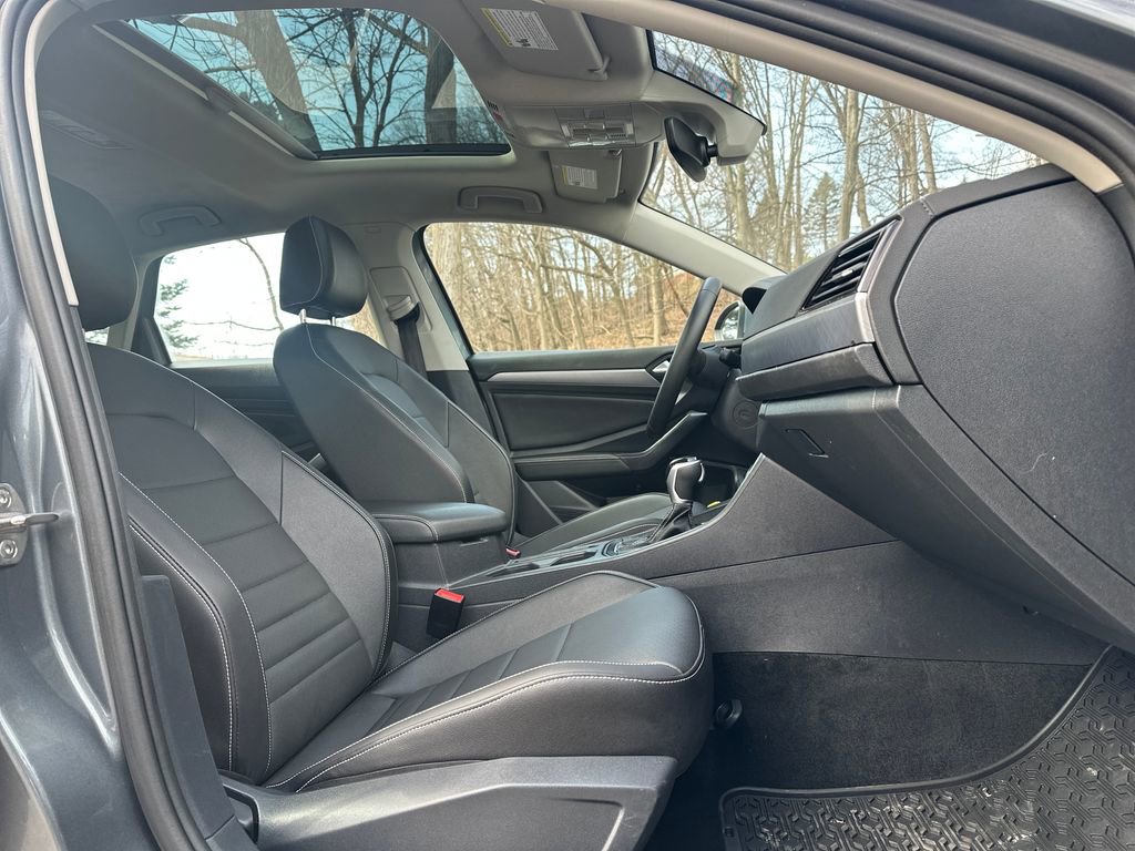 Certified 2024 Volkswagen Jetta SE image 15