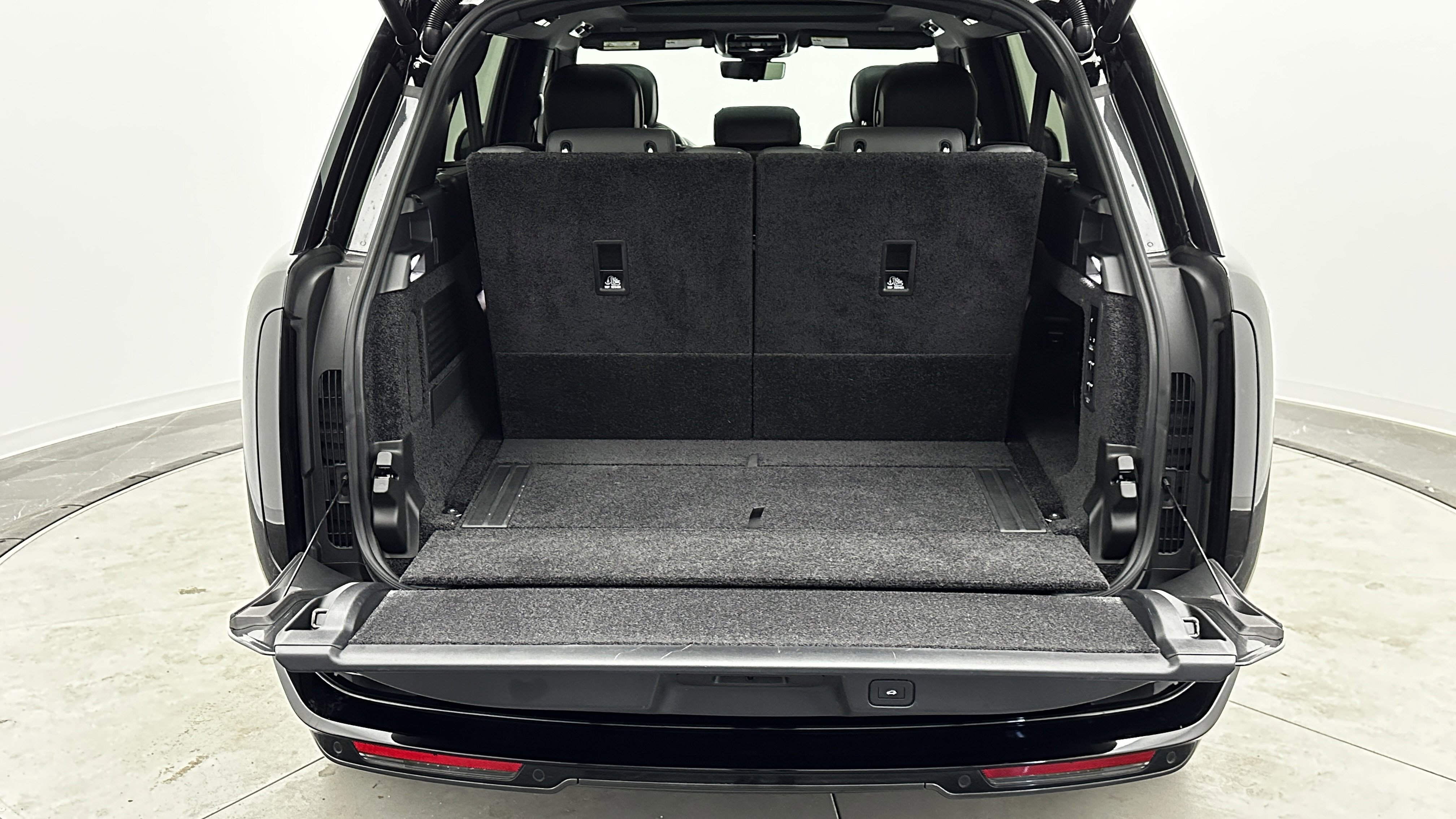 Used 2025 Land Rover Range Rover Long Wheelbase SE image 39