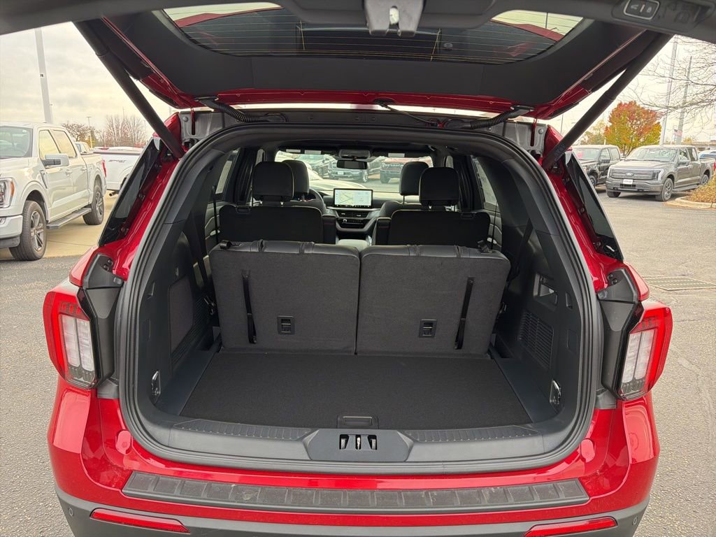 New 2026 Ford Explorer ST-Line w/ ST-Line Street Pack image 8