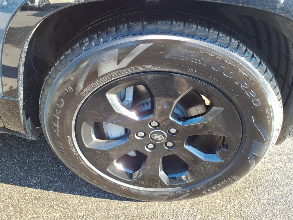 Used 2025 Land Rover Defender 110 X-Dynamic SE image 11