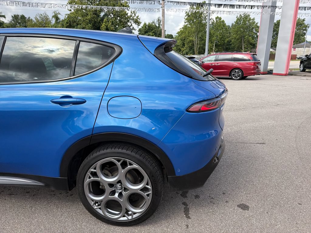 Used 2025 Alfa Romeo Tonale w/ Premium Package AWD/4WD image 7