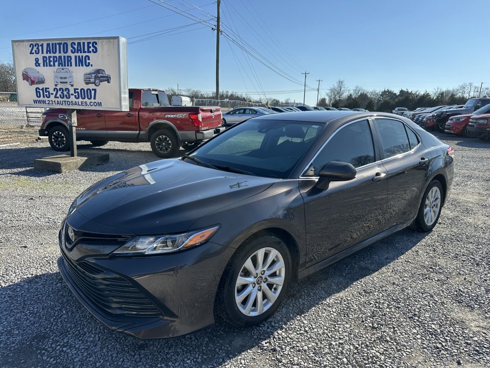 Used 2020 Toyota Camry LE image 1