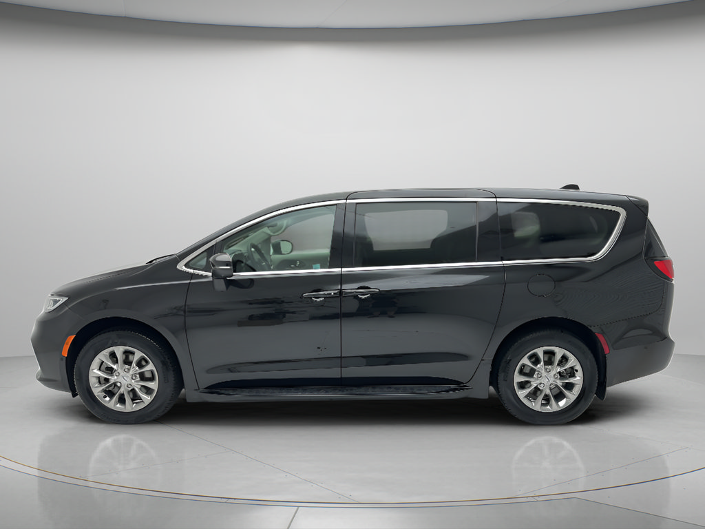 Used 2023 Chrysler Pacifica Touring-L AWD/4WD image 6