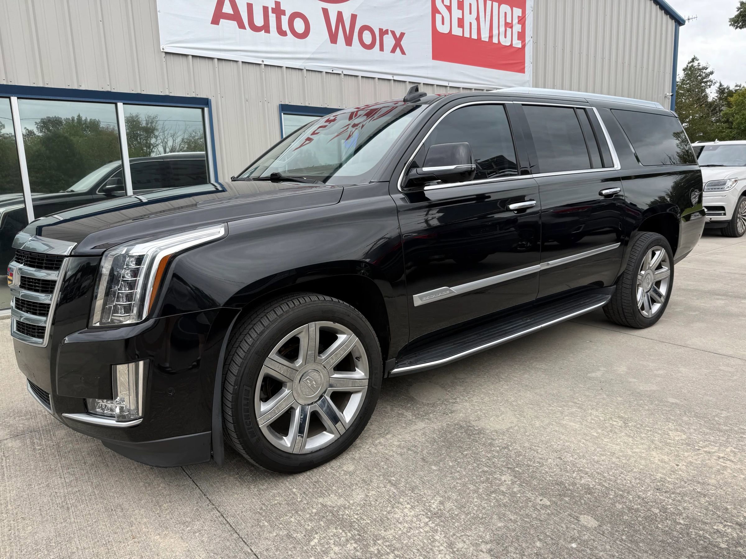 Used 2020 Cadillac Escalade ESV Luxury image 2