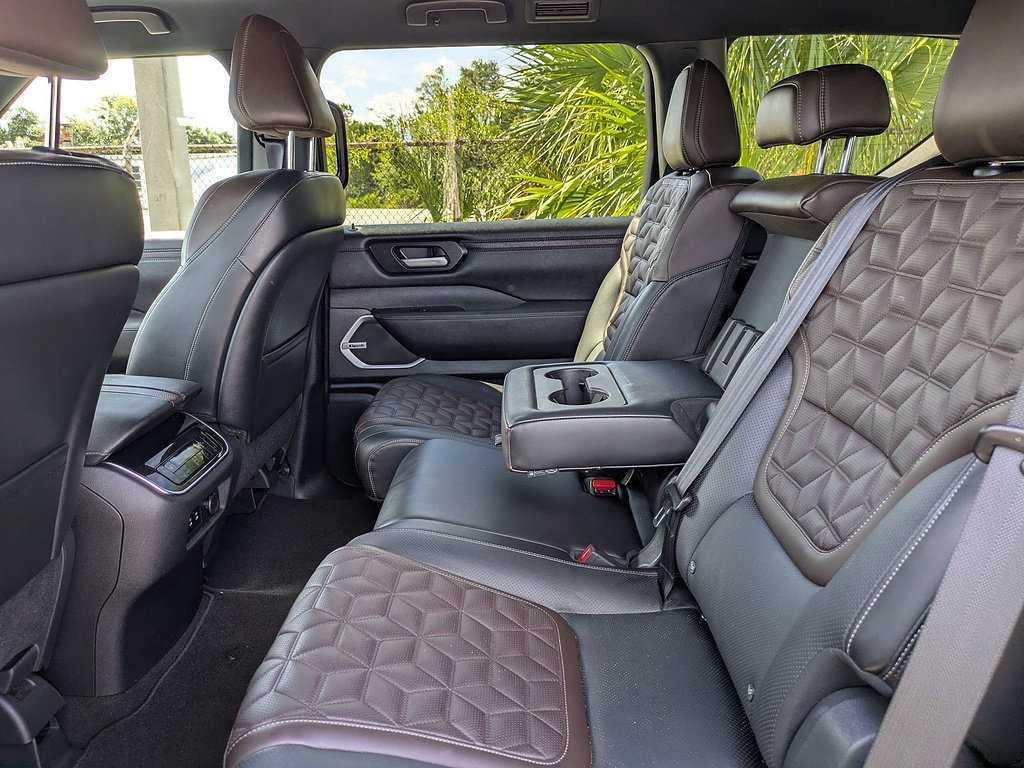 Used 2025 Nissan Armada Platinum w/ Convenience Package RWD image 14