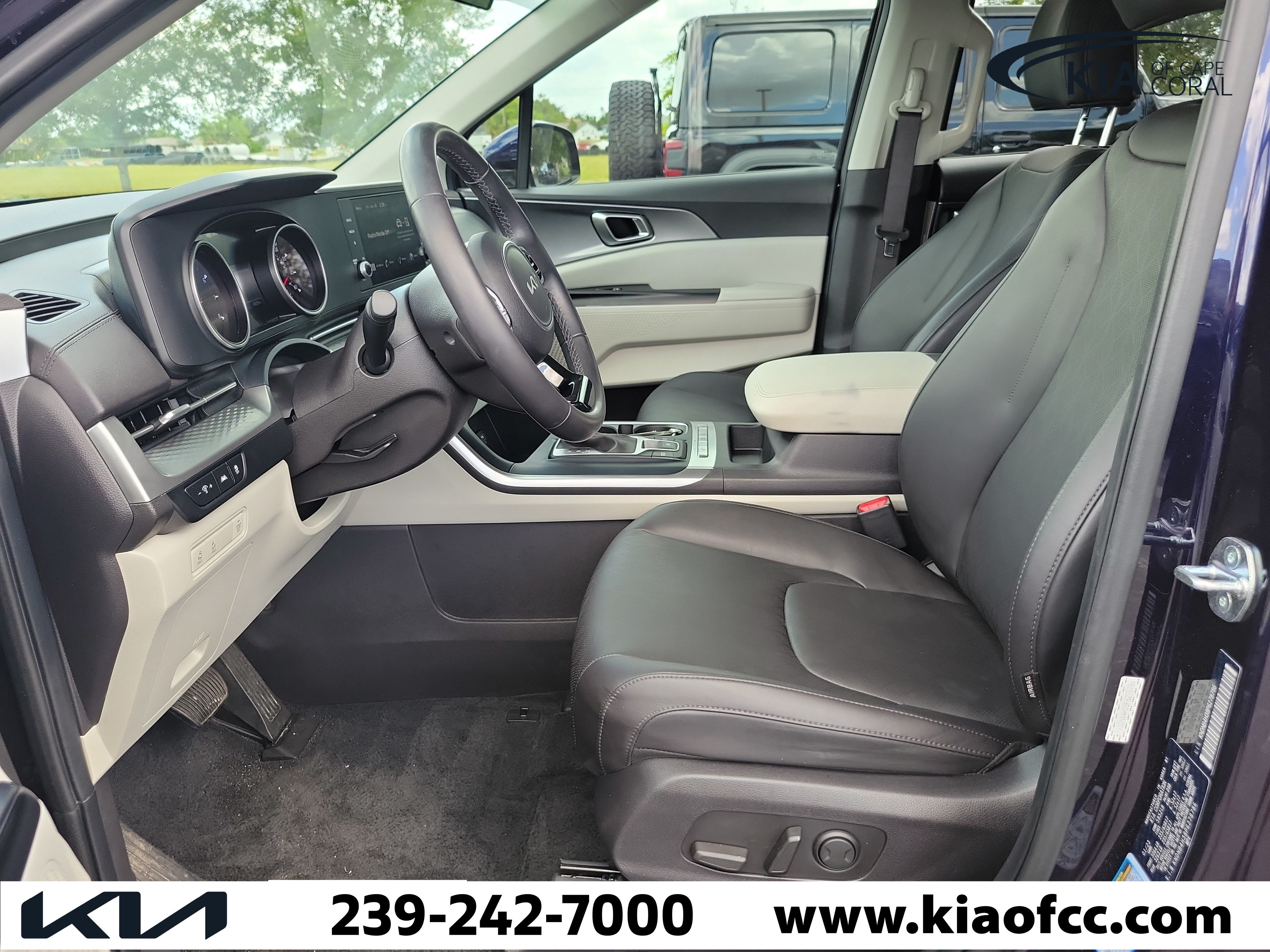 Certified 2023 Kia Carnival LX FWD image 21