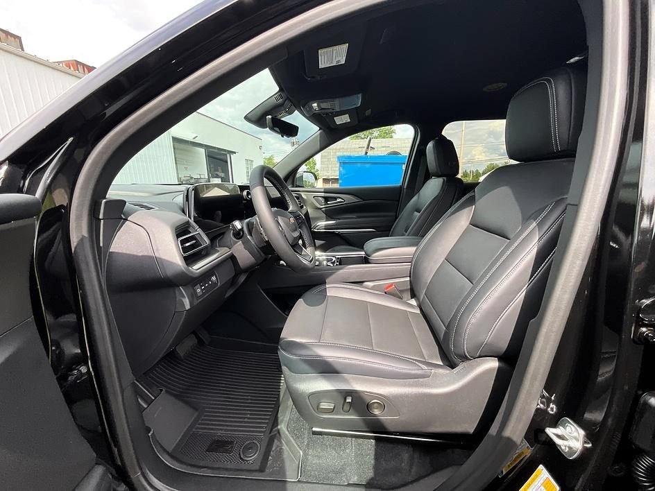 New 2027 Chevrolet Traverse LT w/ Driver Confidence Package AWD/4WD image 3