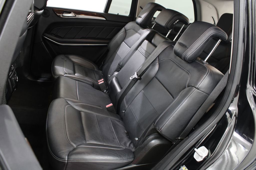 Used 2015 Mercedes-Benz GL 550 4MATIC image 24